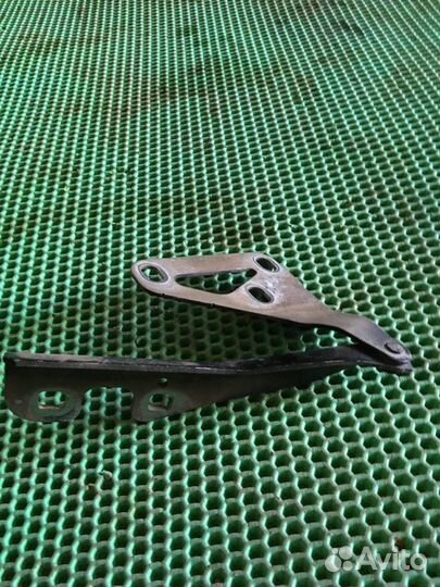 Петля капота правая Opel Astra H Z16XER 2007