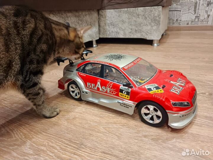 Машинка на пульте управления
