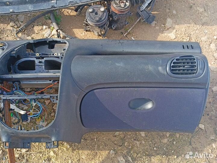 Торпедо Peugeot 206 1998-2012