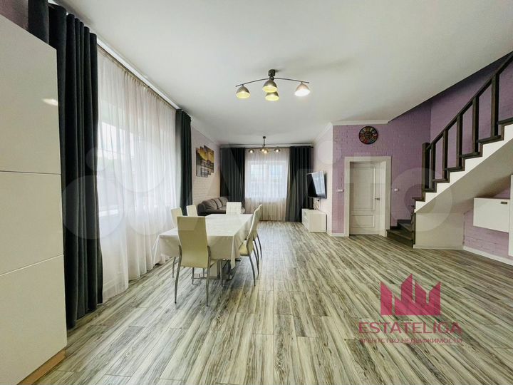 Коттедж 213 м² на участке 12 сот.