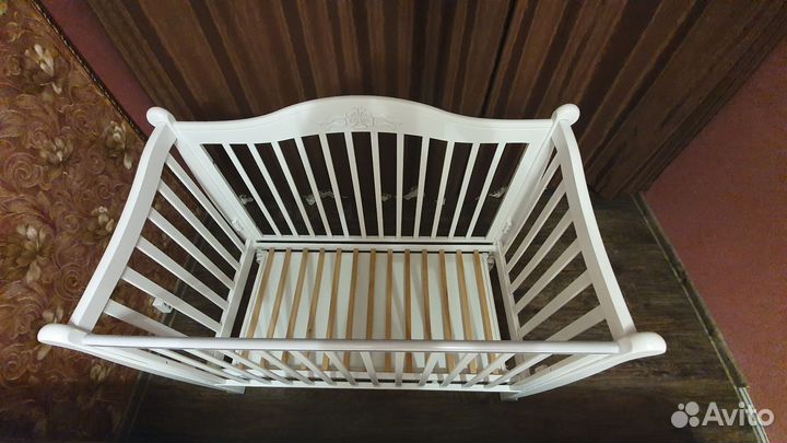 Детская кроватка с маятником белая гандылян моника