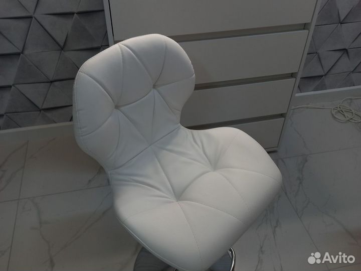 Стул барный-косметический