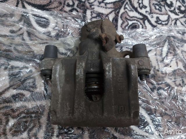 Задний правый суппорт mazda 3 bk