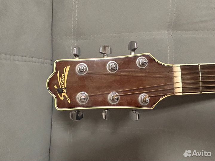 Акустическая гитара