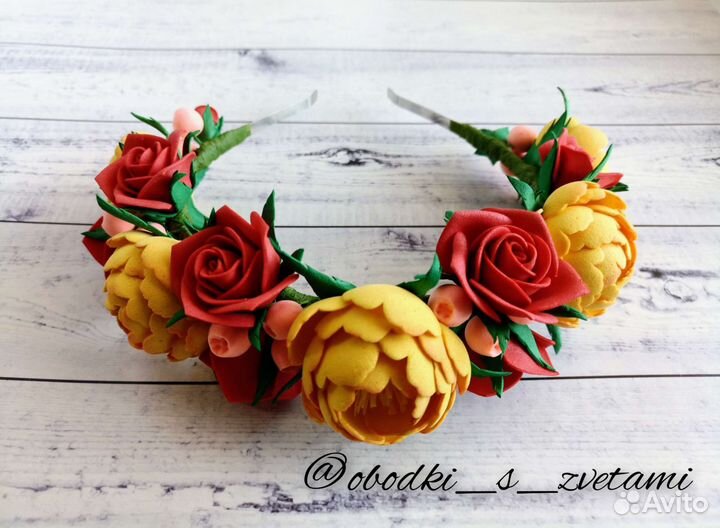 Ободок с пионами и розами