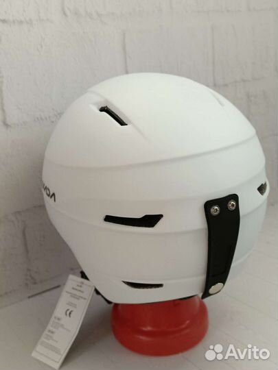 Горнолыжный шлем