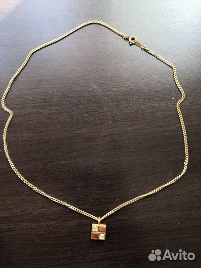 Цепочка с квадратным кулоном золотистая