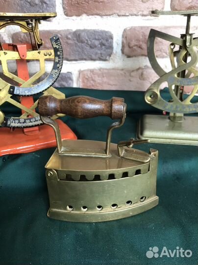 Старинные весы и утюг для кружева Германия