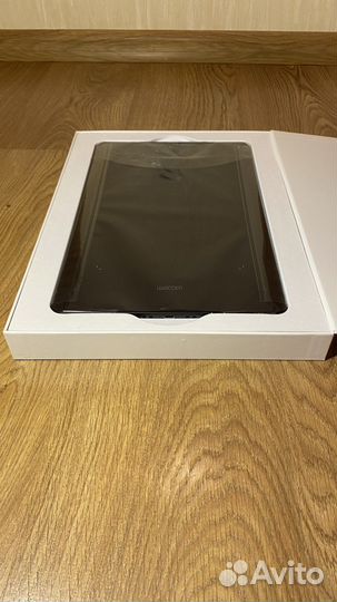 Бу Графический планшет Wacom Intuos Pro M PTH-660
