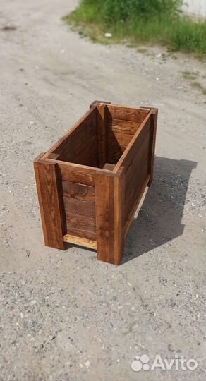 Деревянное уличное кашпо
