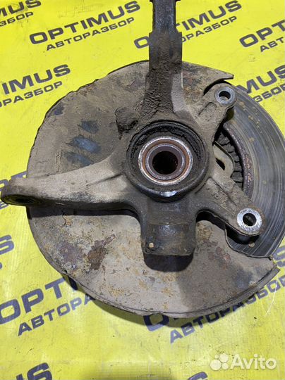 Передний левый поворотный кулак Honda Civic 4D