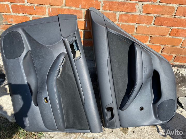 Обшивки дверей Toyota Avensis 250