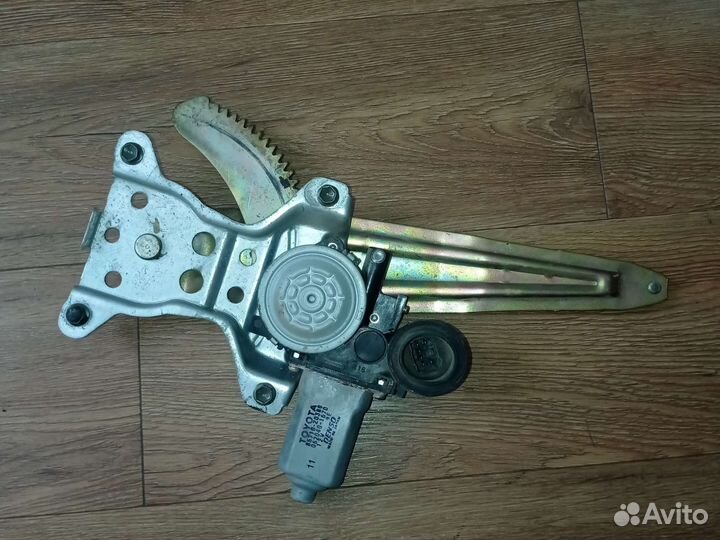 Стеклоподъемник правый задний Toyota Allion ZZT240