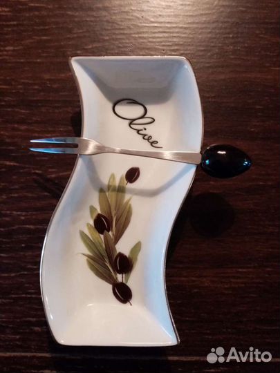 Блюдце для оливок с вилочкой