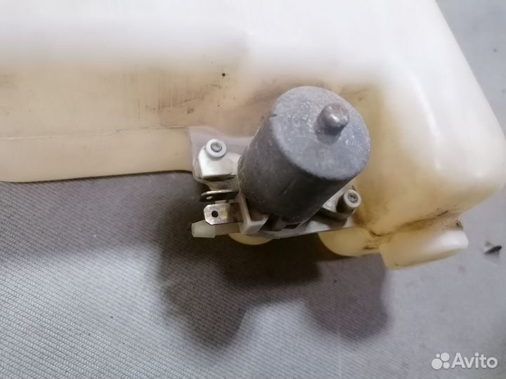 Бачок омывателя с моторчиком Mazda 626 (GC) 1983-1