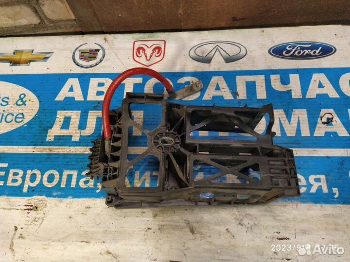 Корпус блока предохранителей Opel Zafira 05-15