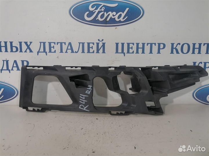 Кронштейн переднего бампера правый Ford Mondeo 4