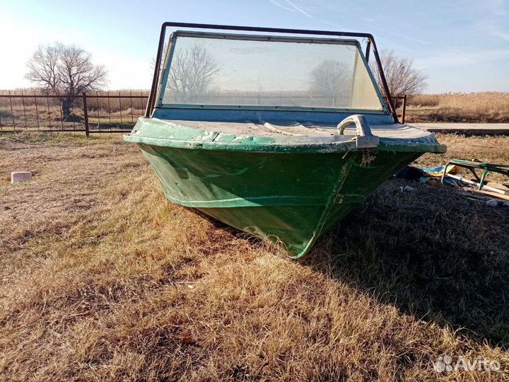 Лодка крым моторная