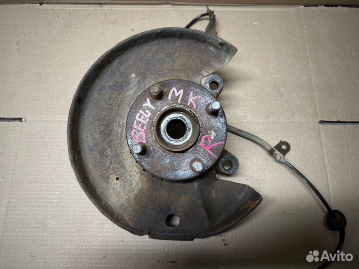 Поворотный кулак передний правый Geely MK