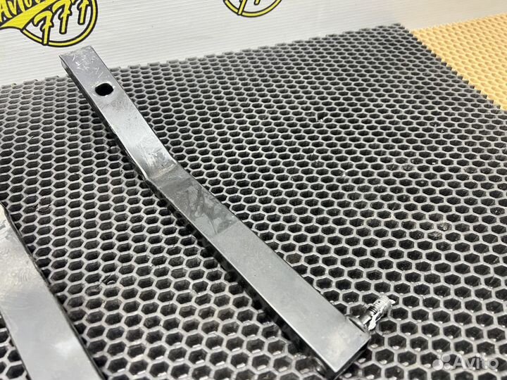 Кронштейн радиатора Audi A4 B8 A5 8T