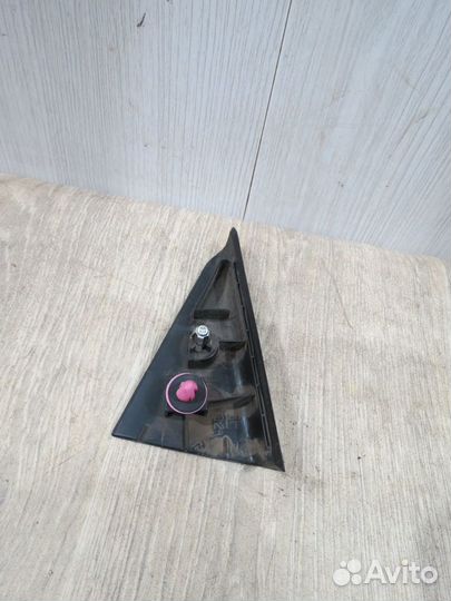 Уголок задней двери правый Kia Rio 3