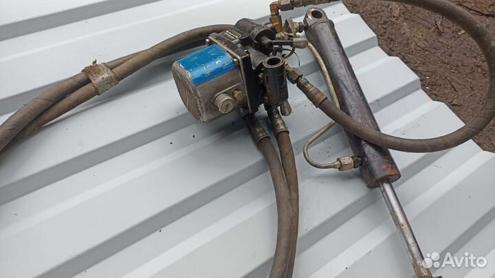 Насос подъема кабины и запасного колеса камаз