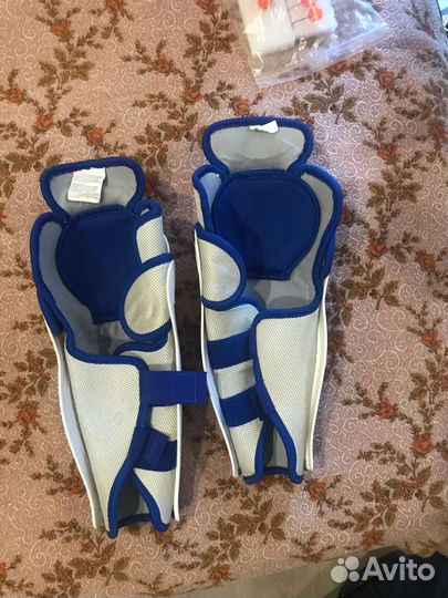 Щитки, нагрудник, налокотники,краги хоккейные