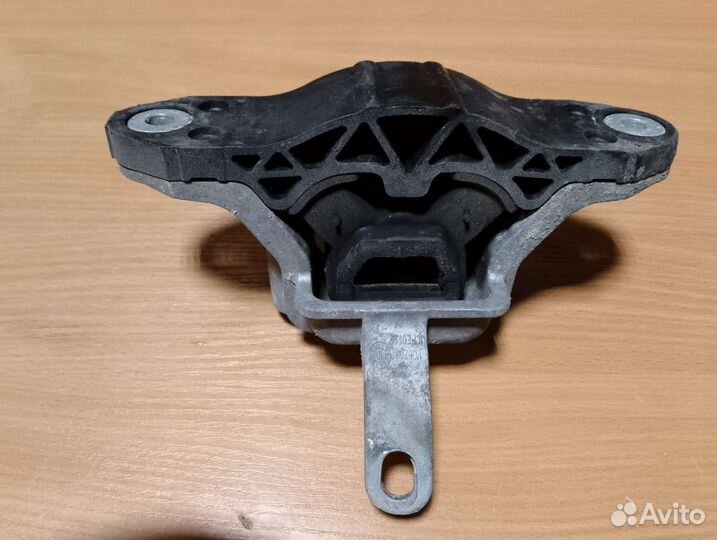 Опора двигателя передняя левая Chevrolet Cruze