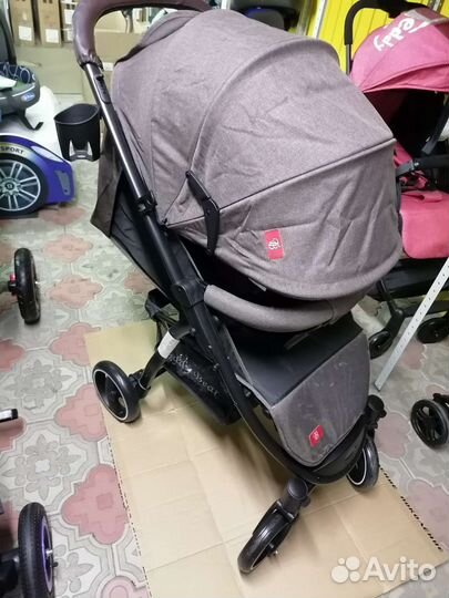 Прогулочная коляска новая 