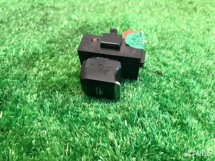 Кнопка стеклоподъемника передняя правая (R)