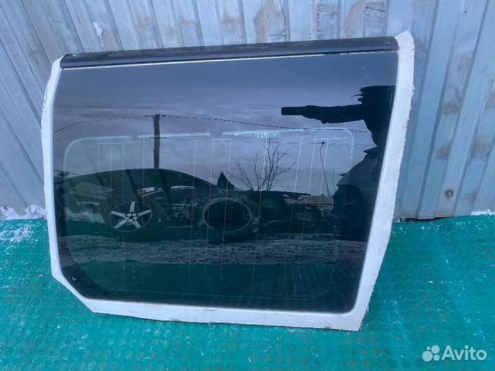 Стекло глухое левое форточка Land Rover Discovery III (2004—2009)
