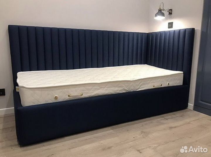 Кровать детская с мягким изголовьем