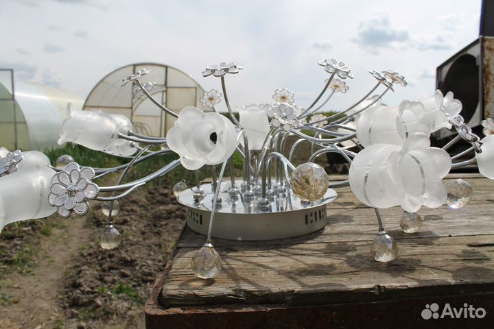 Продаётся люстра с пультом управления