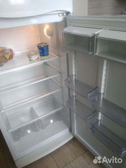 Холодильник Атлант 162 см, идеальное состояние