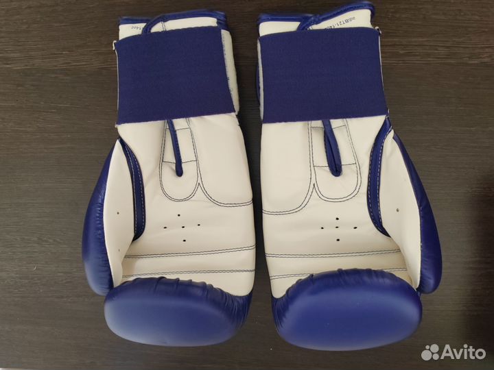 Боксерские перчатки 14 oz новые