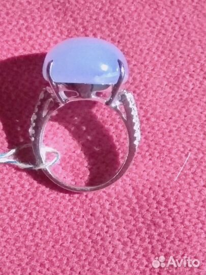 Золотое кольцо с халцедоном и бриллиантами