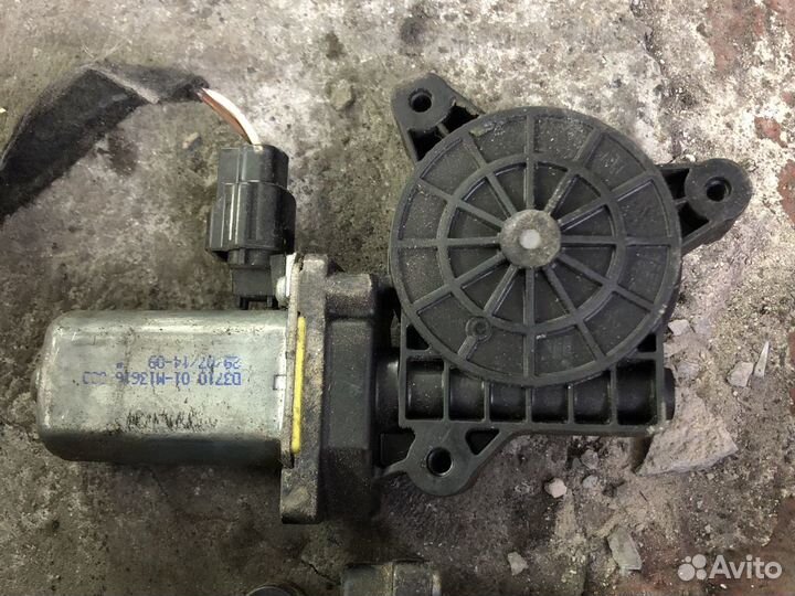 Моторчик стеклоподъемника Renault Logan 2