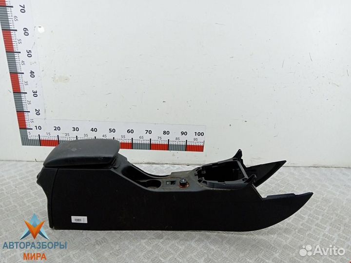 Подлокотник Peugeot 308 T7 2009 7589RY