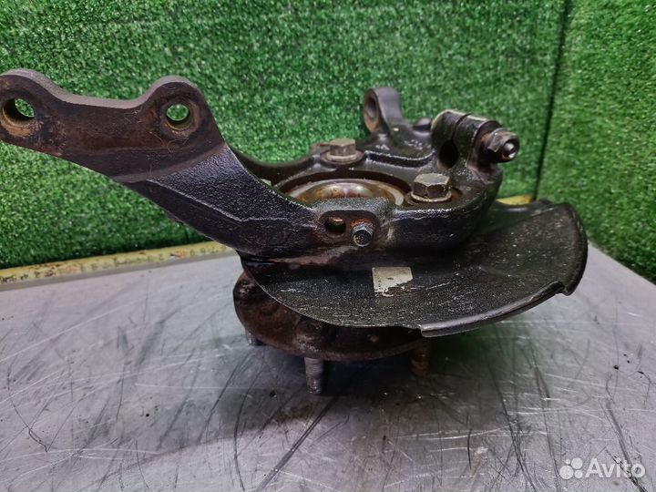 Кулак поворотный Kia Carnival 2 VQ передний правый