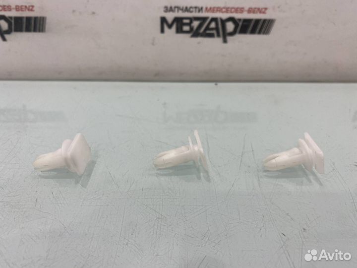 Клипса порога Mercedes W221