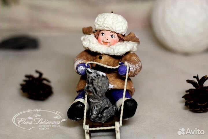 Ватная, елочная игрушка Мальчик на санках