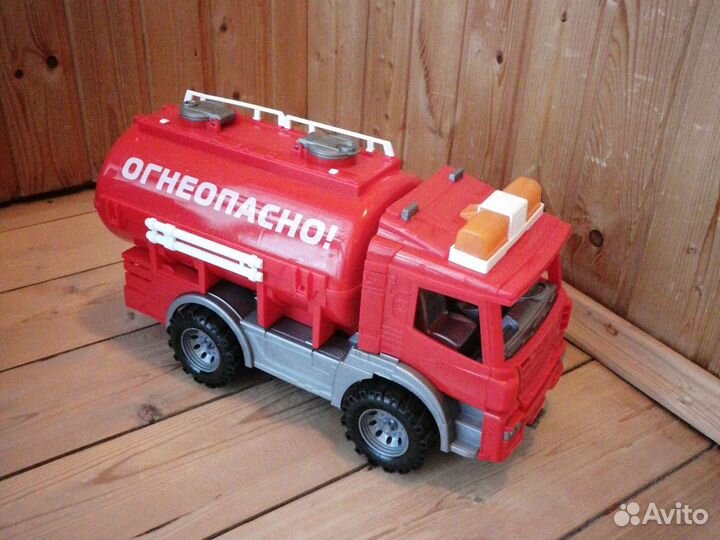 Бензовоз большая машина