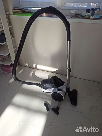 Пылесос Centek CT 2528 в отличном состоянии