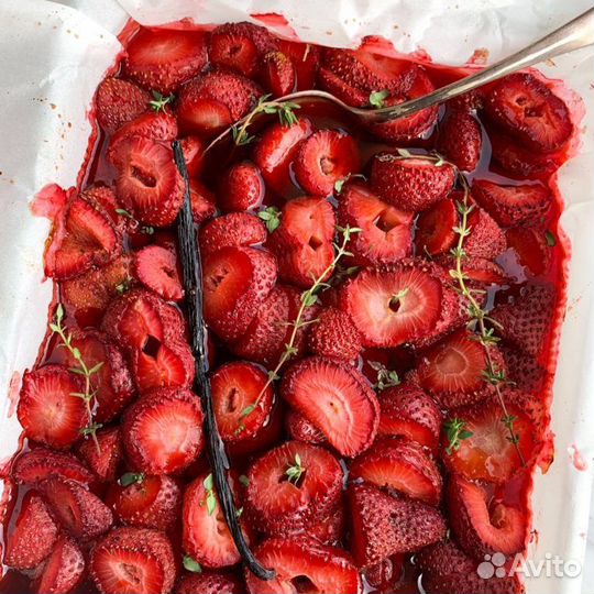 Томленая клубника с горгонзолой,перцем и ликером