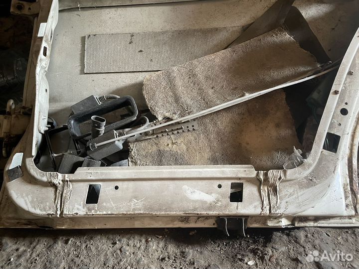 Задняя правая дверь audi 80 b3