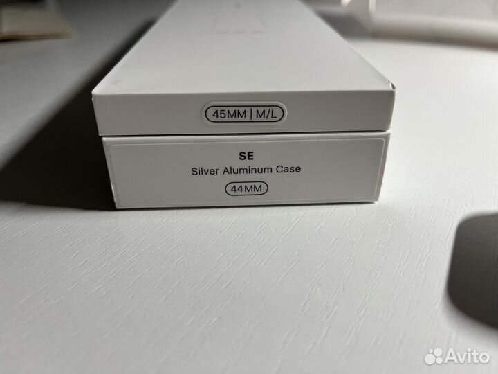 Apple Watch SE 44 мм (2-го поколения)