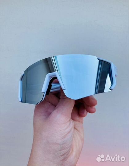 Белые спортивные зеркальные солнцезащитные очки