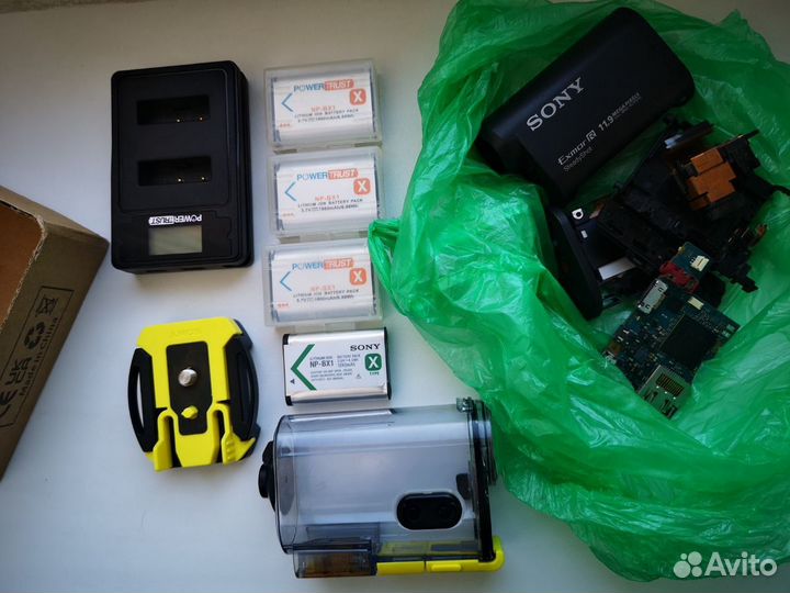 Аккумулятор для sony 4шт+зарядка+акваб.+камера з\ч