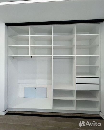 Шкаф с зеркалом