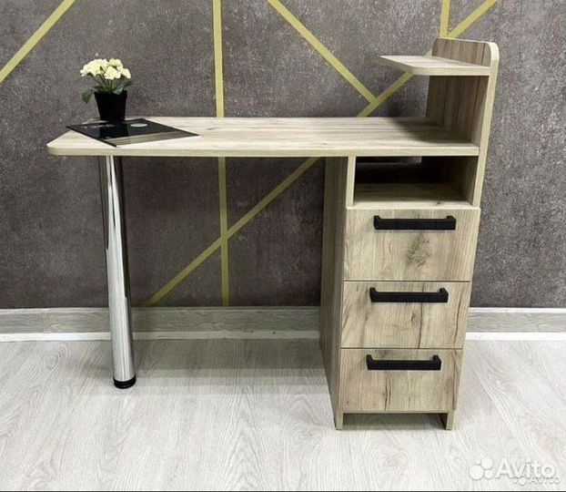 Макияжный стол